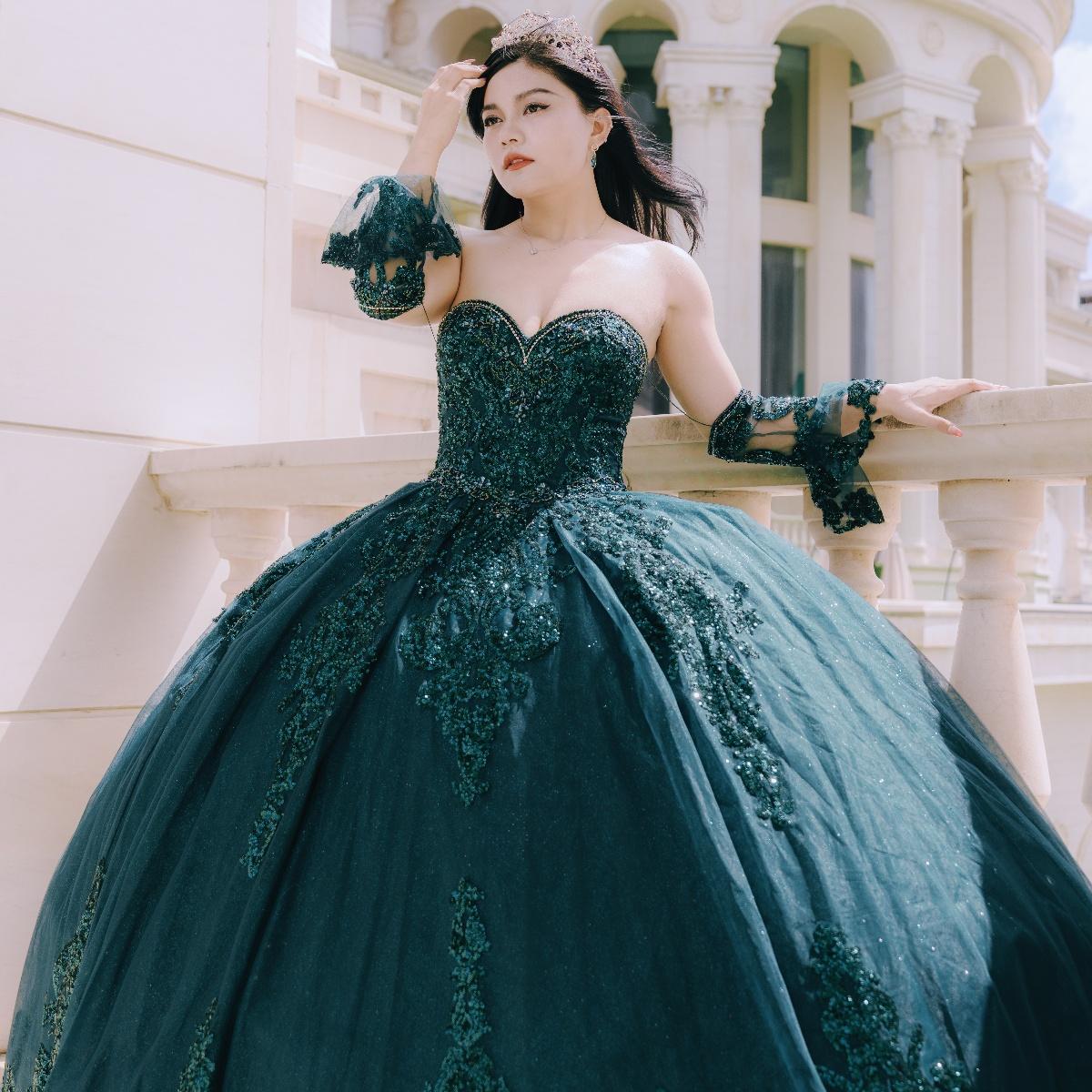 (LIVE 8) 15 Quince Ball gown Strapless