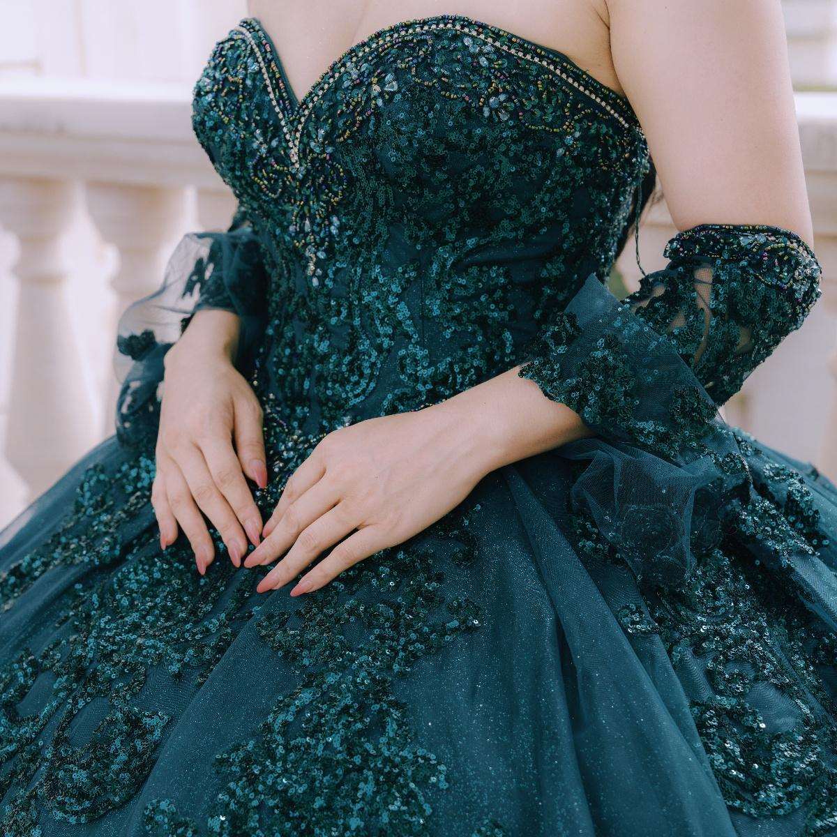 (LIVE 8) 15 Quince Ball gown Strapless