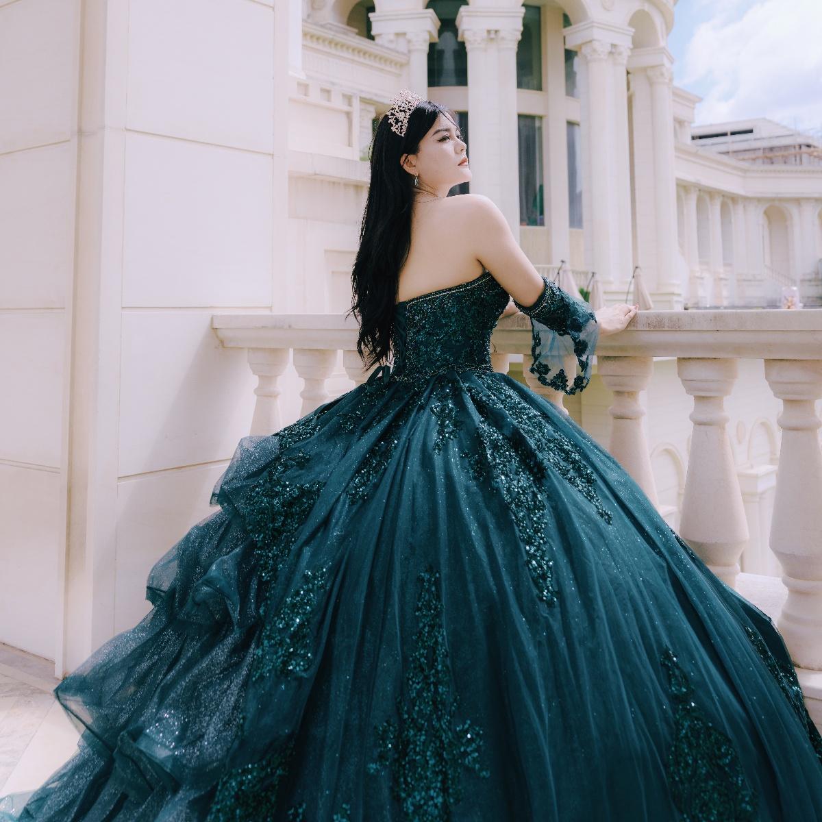 (LIVE 8) 15 Quince Ball gown Strapless